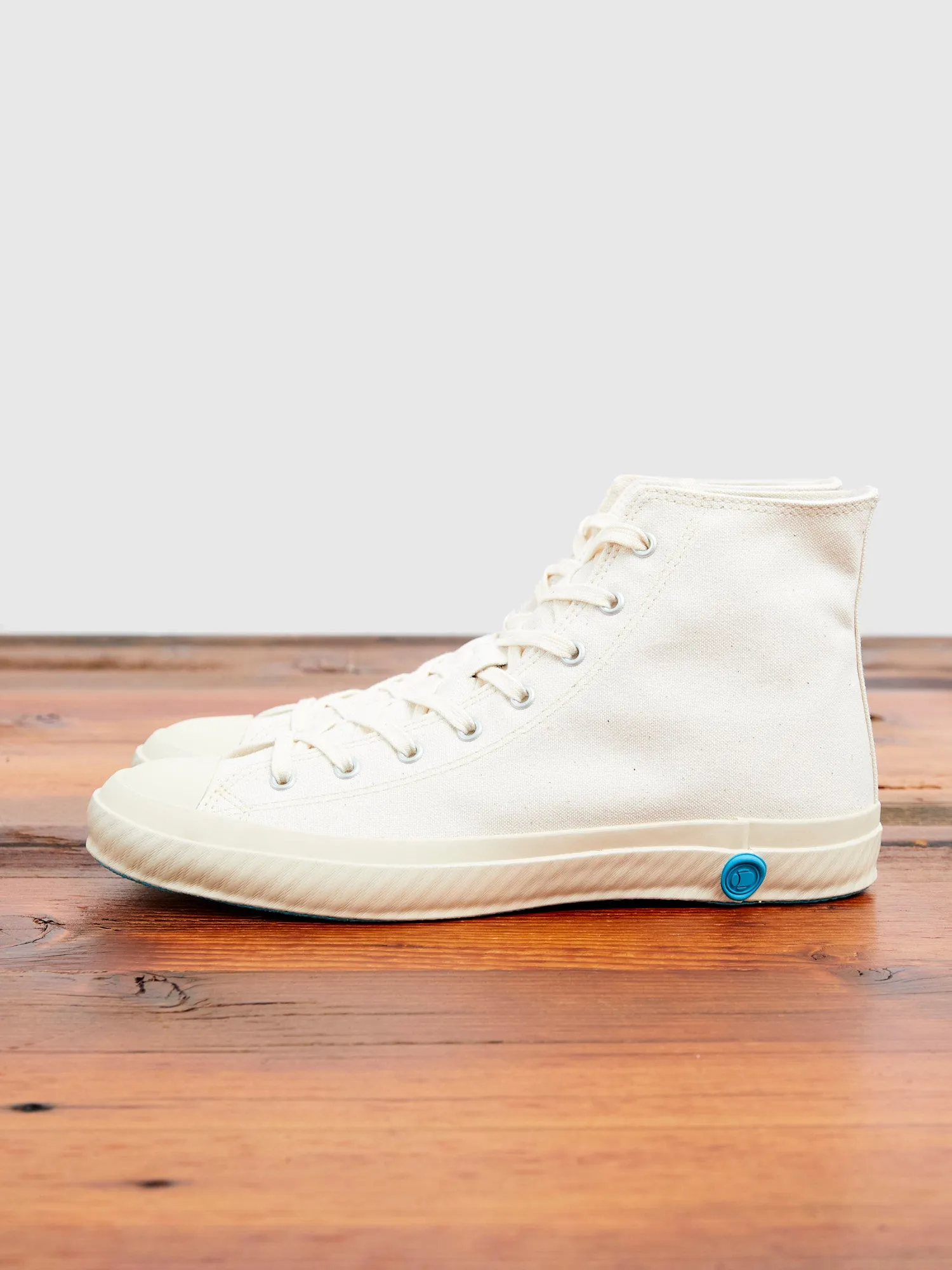 01JP High Top Sneaker in White