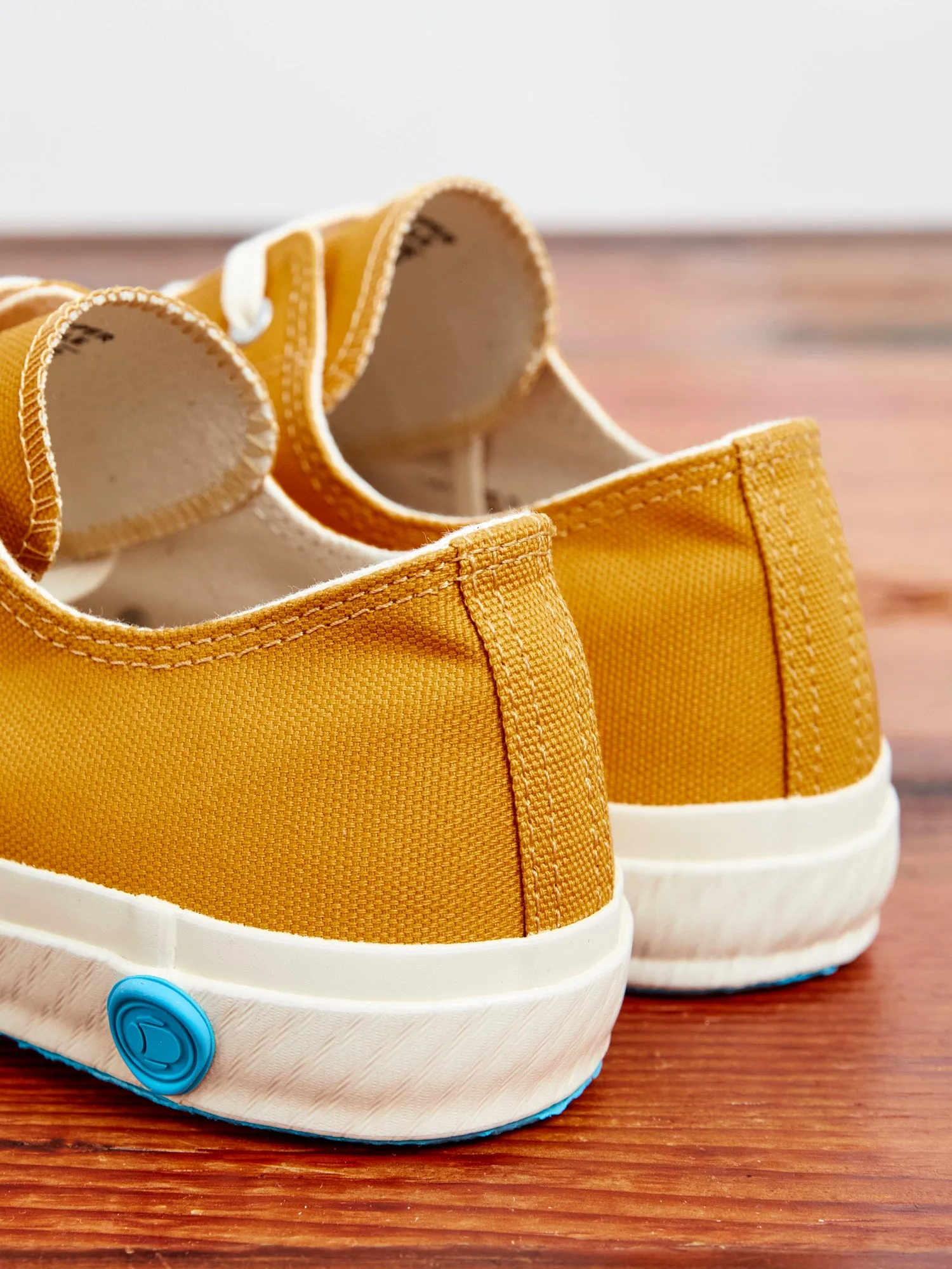 01JP Low Top Sneaker in Mustard