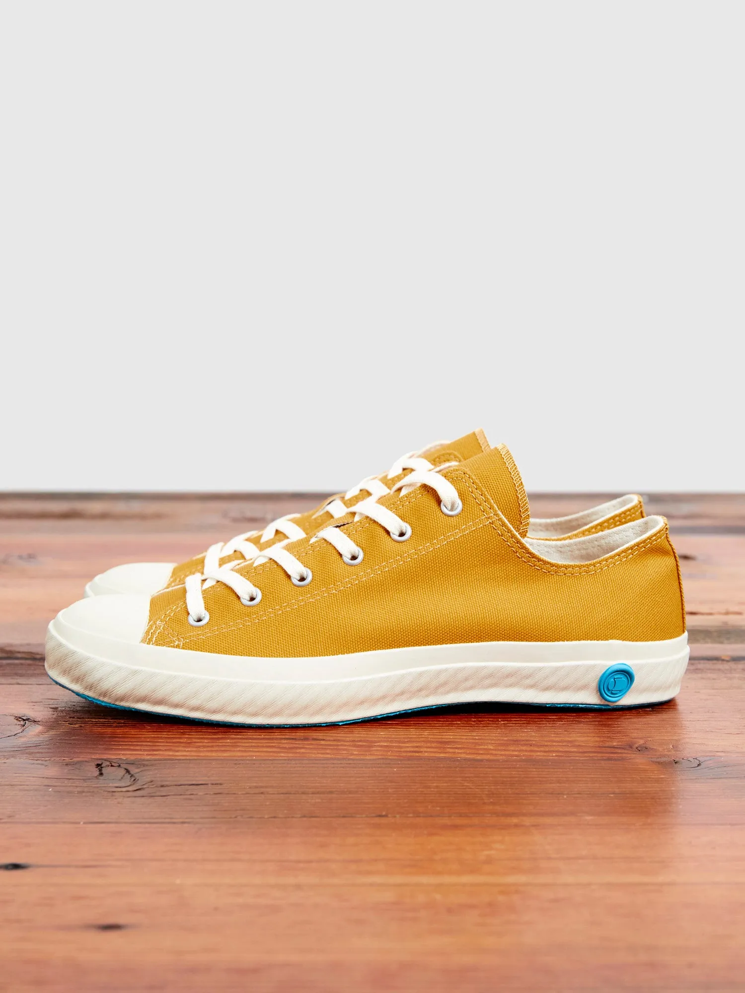 01JP Low Top Sneaker in Mustard