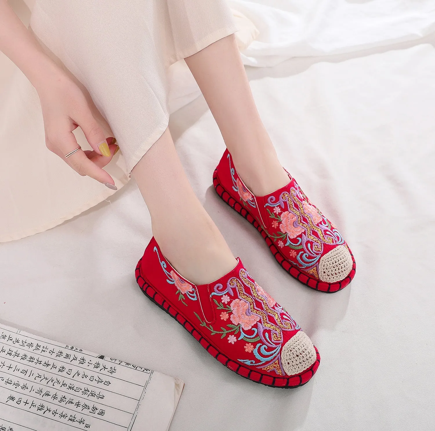 Women's Beijing Cloth Soft Bottom Ethnic Style Embroidery Canvas Shoes