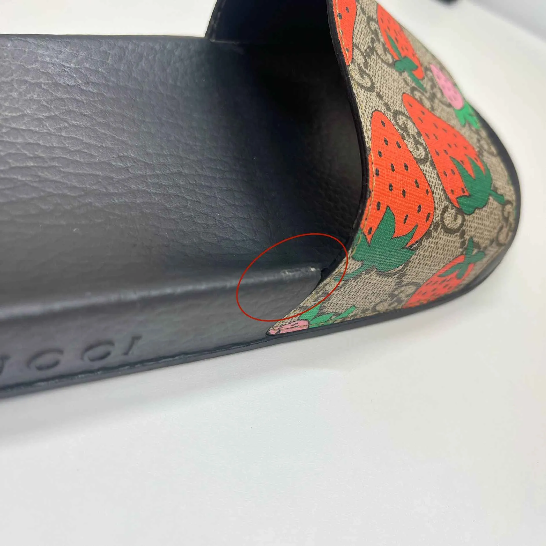 Women's Gg Supreme Strawberry Print Slides Black Size EU 37 / UK 4